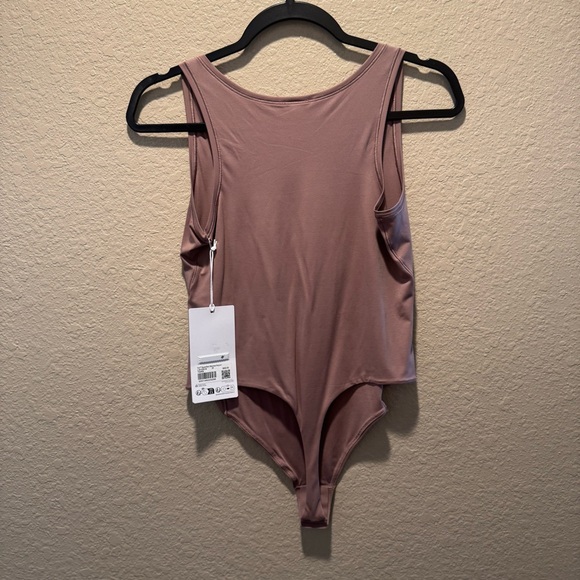 Lululemon size M Wundermost Ultra- Soft Nulu Sleeveless Square Neck Bodysuit - Picture 9 of 9